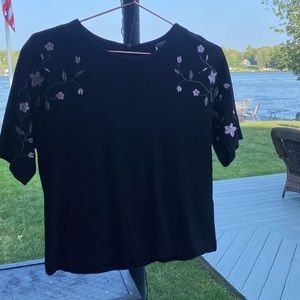 H&M Embroidered Pink and Black Flower Short Sleeve Top XS 🌸